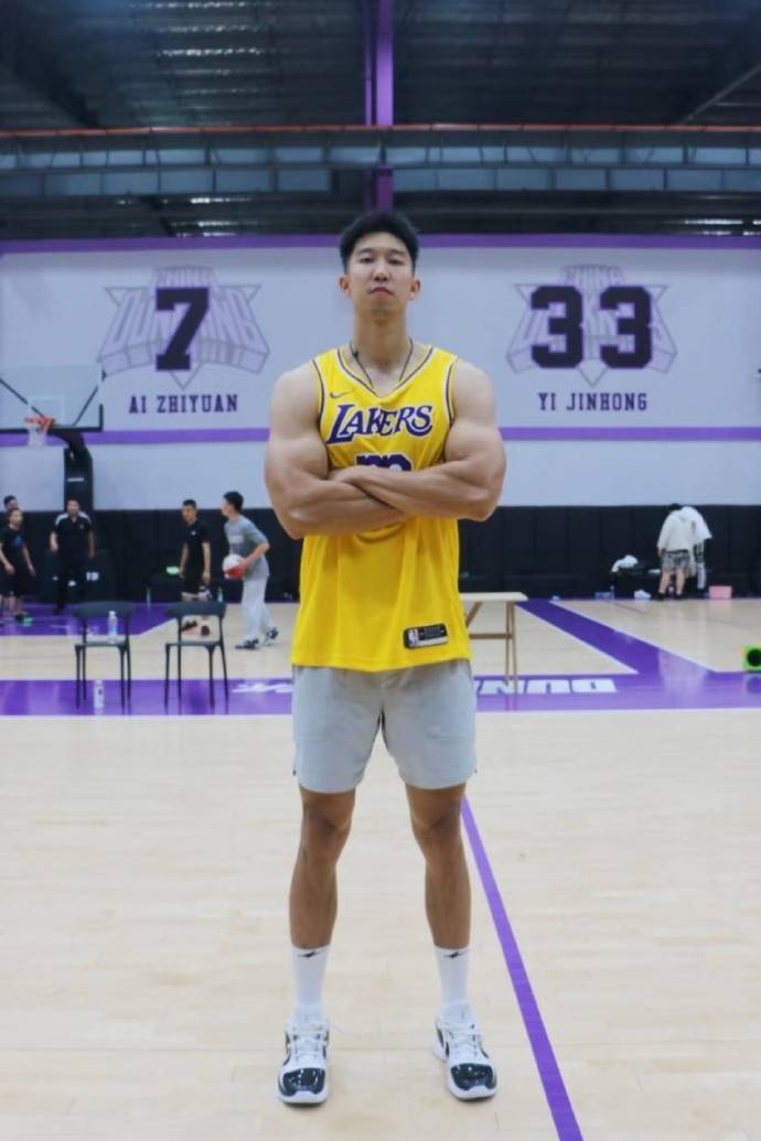 曹岩自曝超cba顶薪,比肩郭艾伦易建联,或超千万_收入_职业球员_个人