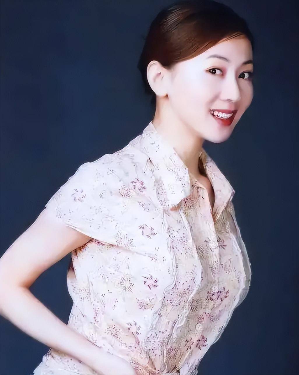 汤加丽:因"人体模特"和丈夫离婚,遭父母嫌弃,今46岁孤身一人_舞蹈