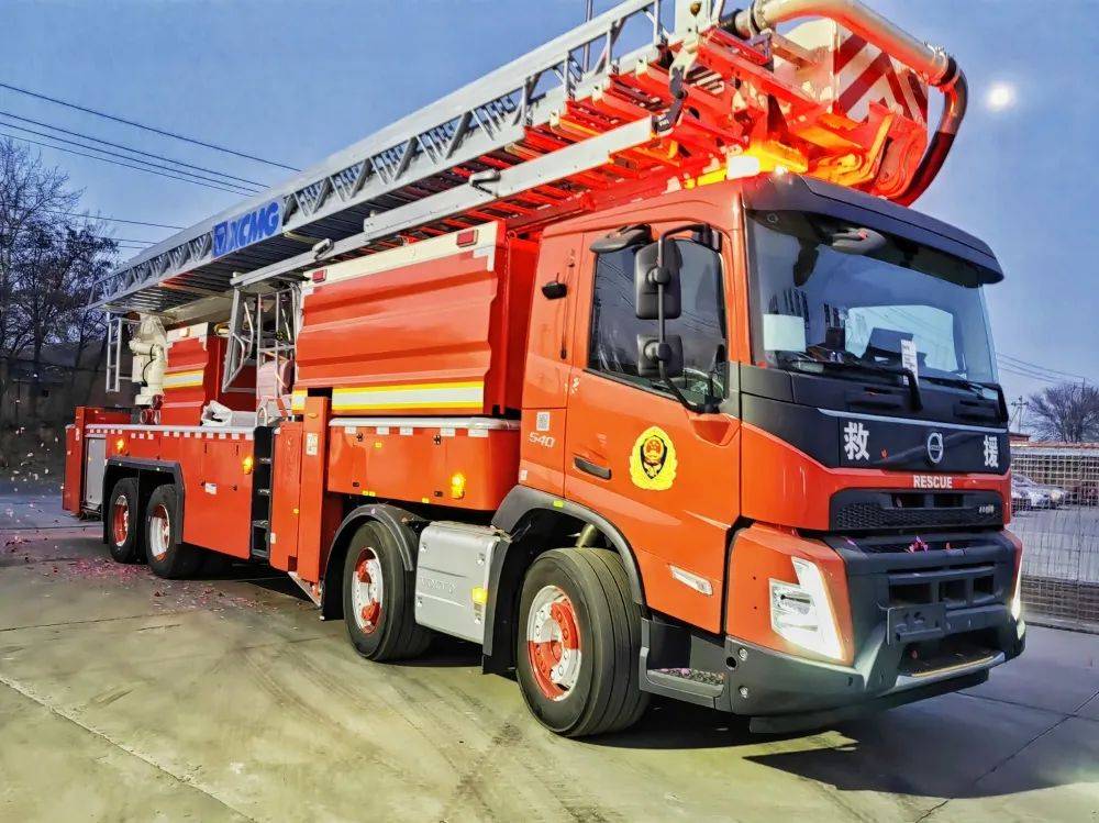 大块头有大功用!——54米登高平台消防车列装到位