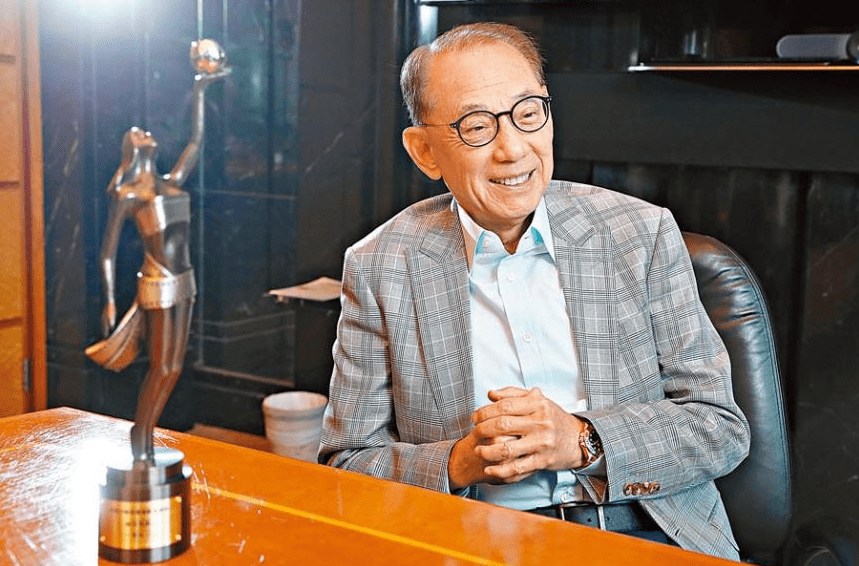 香港第一风水师:算出李嘉诚大运,一句话就让英皇老总逆风翻盘_陈朗