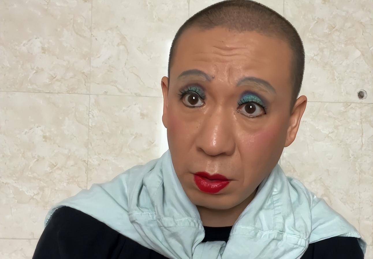 男扮女装,台词隐喻,二手玫瑰梁龙的尺度有多大?_粱姨_摇滚_因为