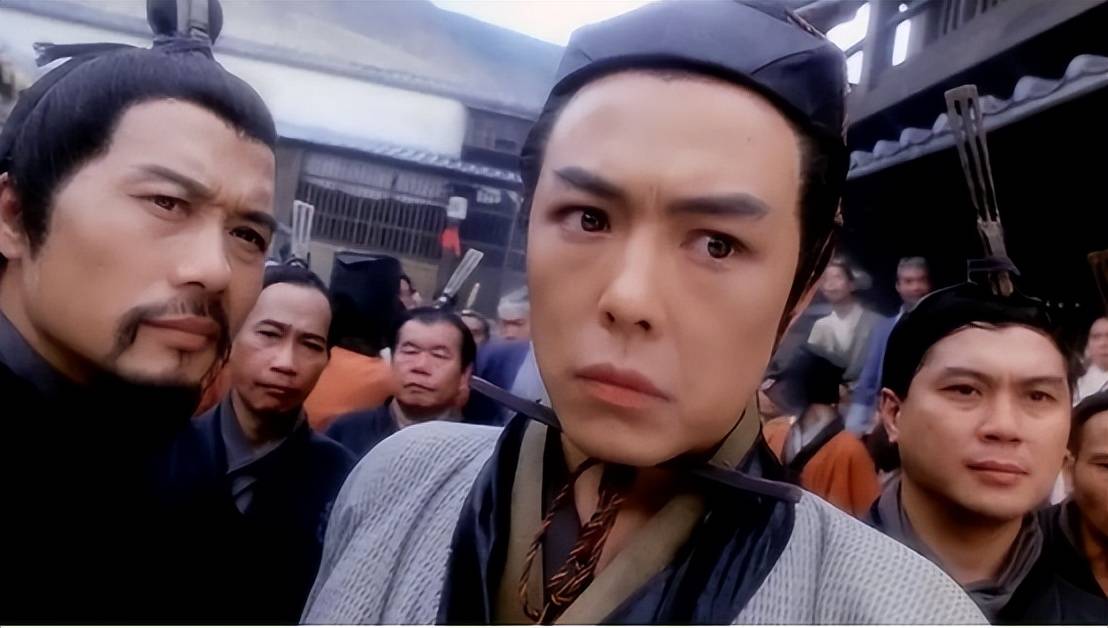 1993年,张铁林又参演了《新仙鹤神针》,在里面饰演了最大反派"曹雄"