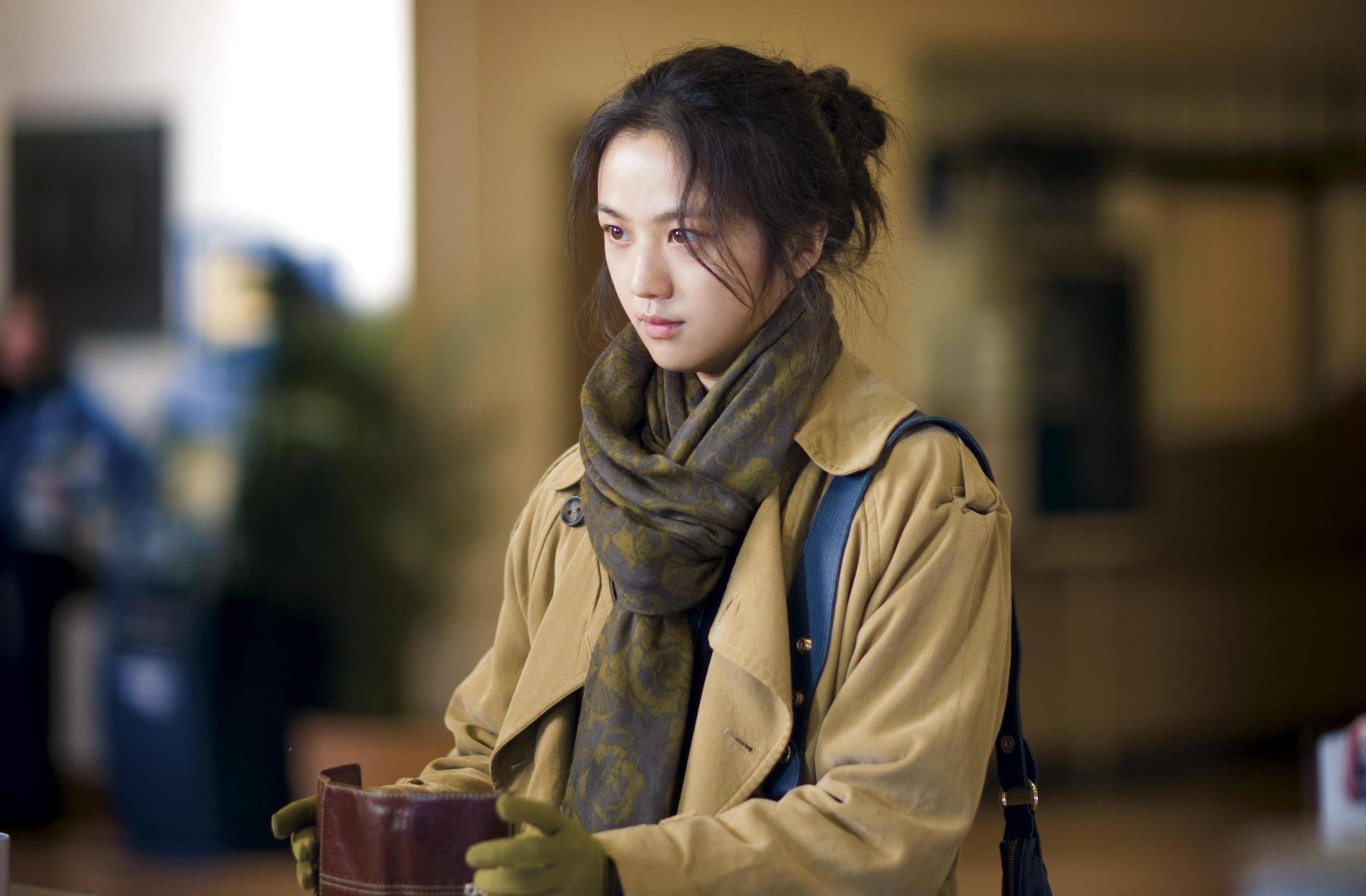 之后的汤唯,她又与玄彬主演的《晚秋》,成为韩国电影史上第一位获得