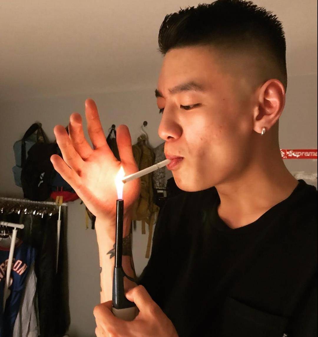 26岁落魄富二代:用霸道总裁的套路追女人,结局好笑又心疼_王天奇_社会