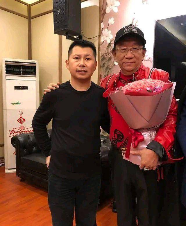 艺术家侯耀华,77岁寿宴现场曝光,郭德纲师哥前去祝贺_师父_侯震_侯军