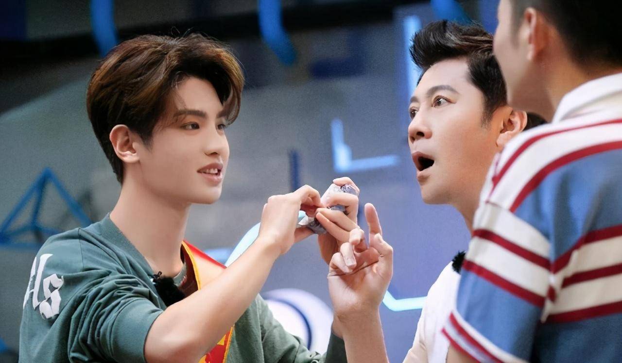 《元气满满的哥哥》,节目组为了节目效果,剪辑出的cp_杨洋_问题_吴昕