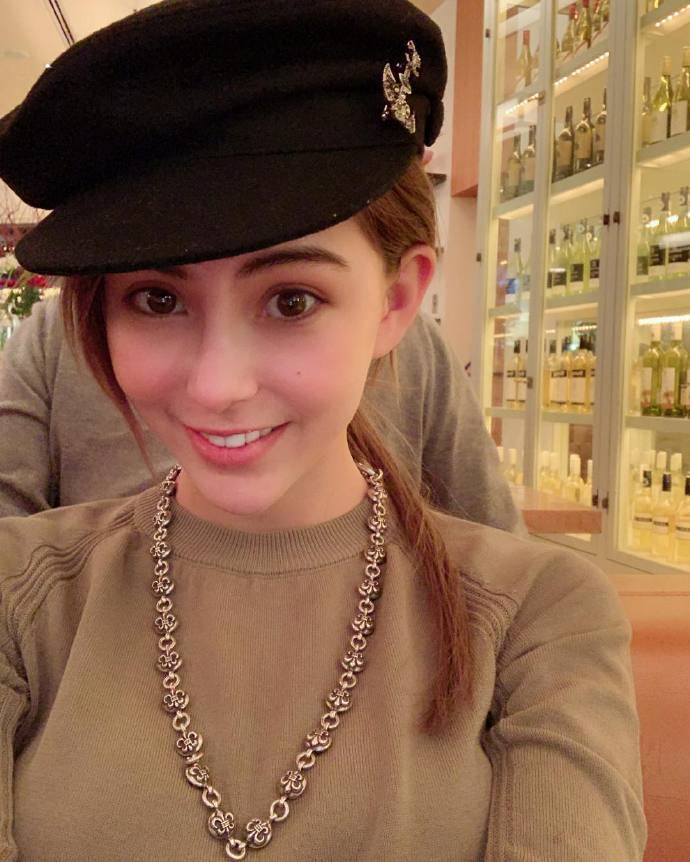 模特昆凌:嫁大14岁周杰伦,婚后连生三胎,如今一家五口其乐融融_因为