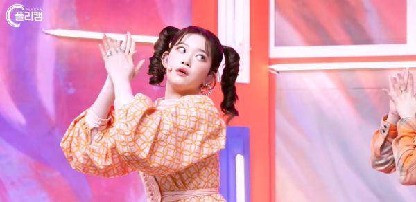 19岁女团成员"3分39秒表情万变"爆红!