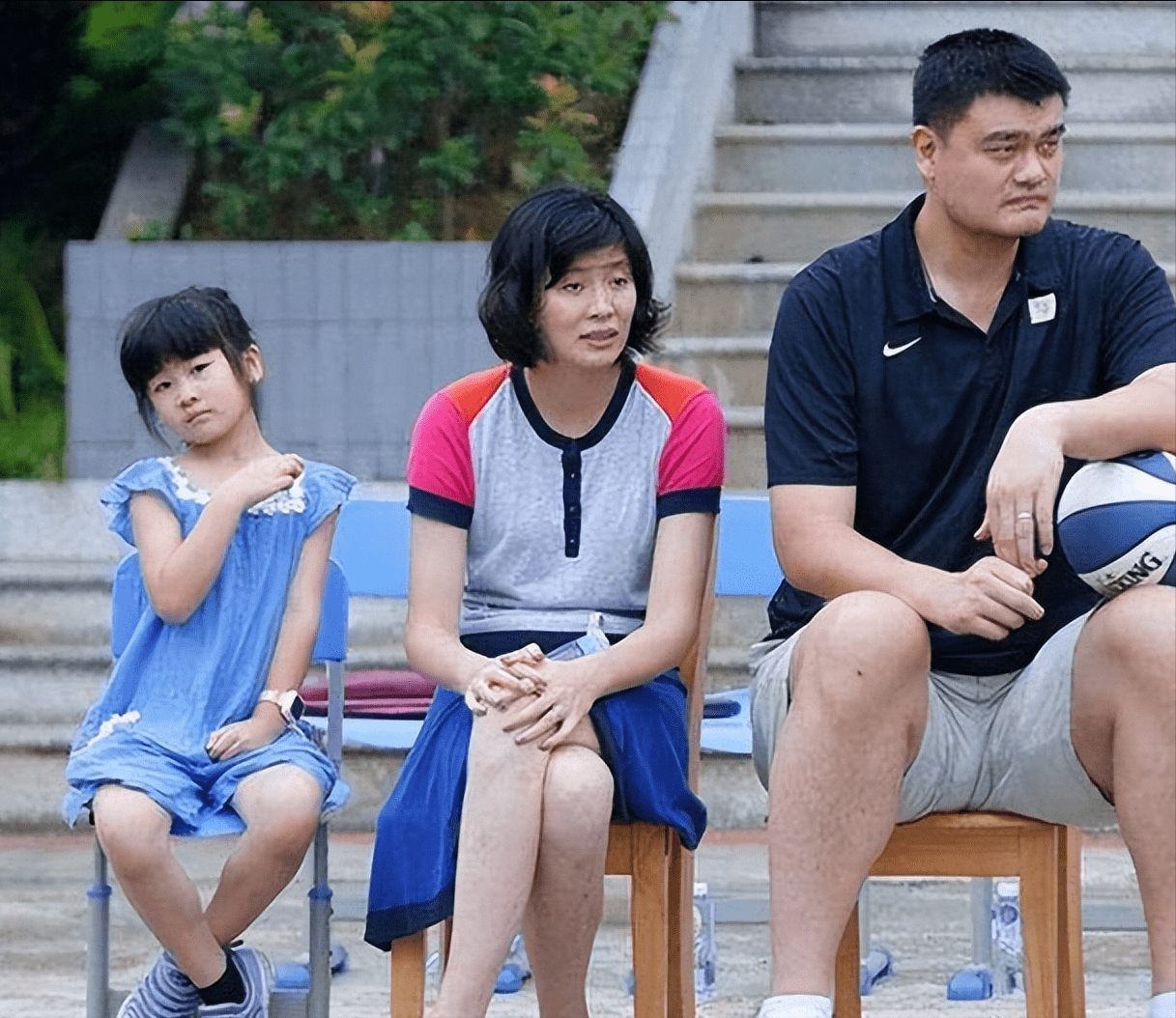 姚明12岁女儿身高将达1米90,堪比叶莉,网友:太高不好找对象吧_姚沁蕾