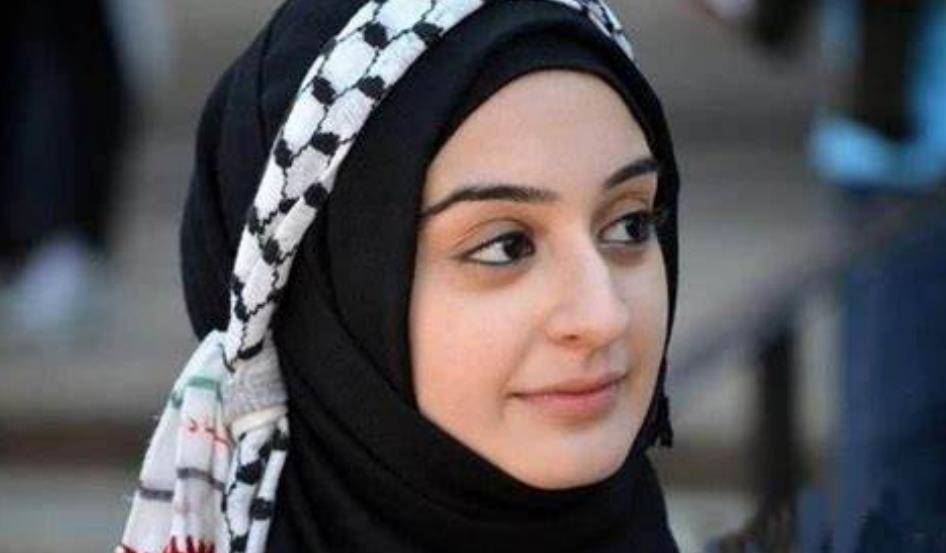 恶魔太子乌代:奢侈到用现金点雪茄,为报复下属,玷污下属新娘_萨达姆