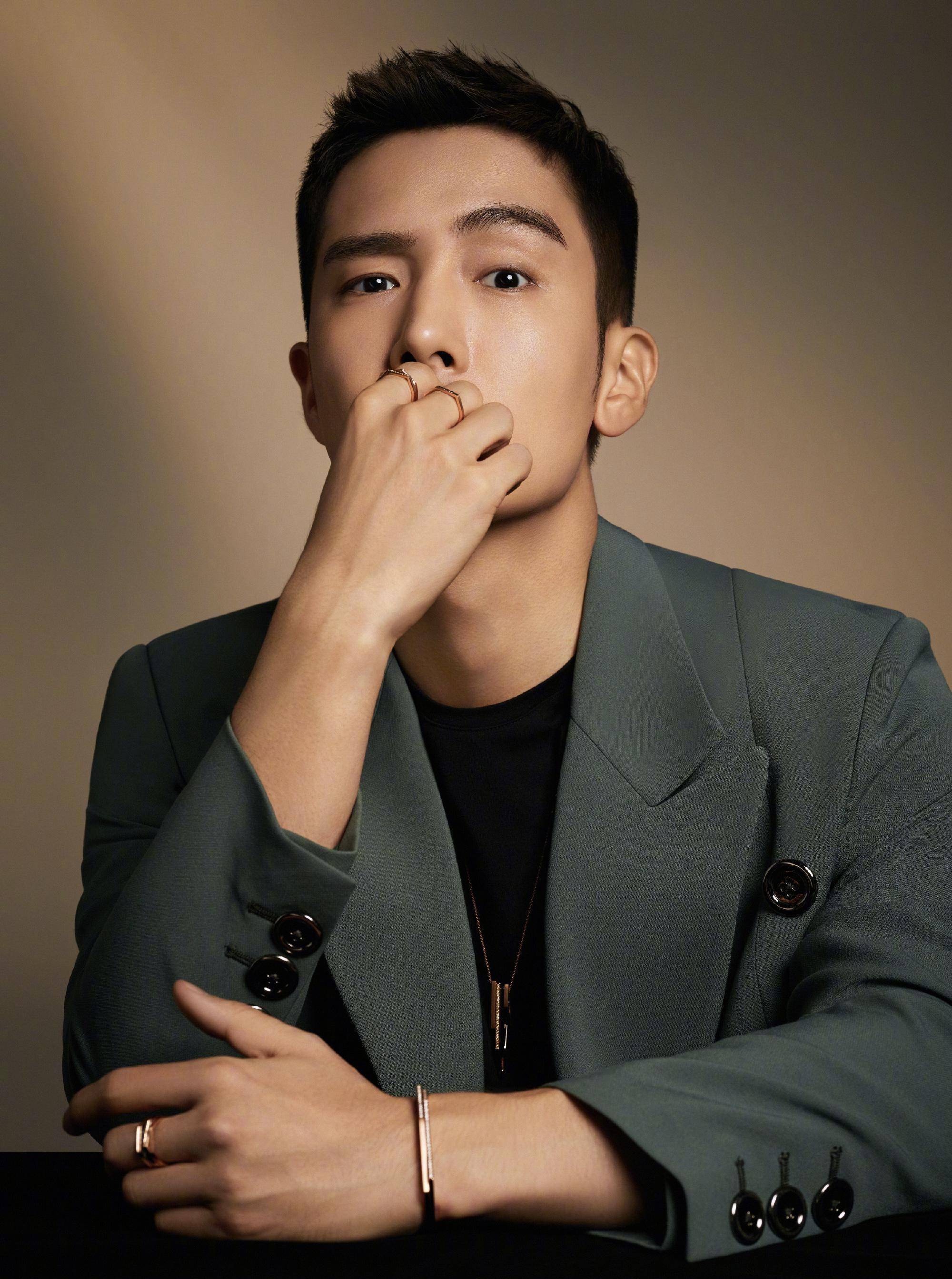 虽然盛一伦的人气大不如前,但不可否认这样的颜值依旧