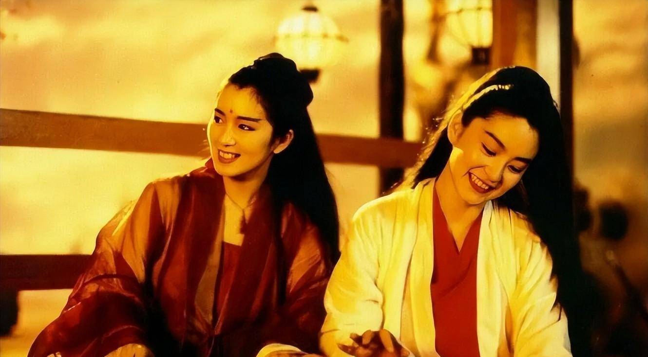 其中有三个貌美如花的女弟子,巫行云和一对孪生姐妹花李秋水和李沧海.
