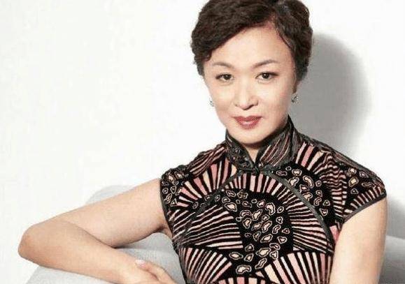 金星变性前曾在国外结婚,如今二人分开20年,前妻近况如何?