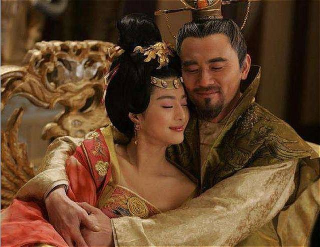 二,李隆基吴起是战国时期的政治家,军事家,在军事方面有很高的成就,据