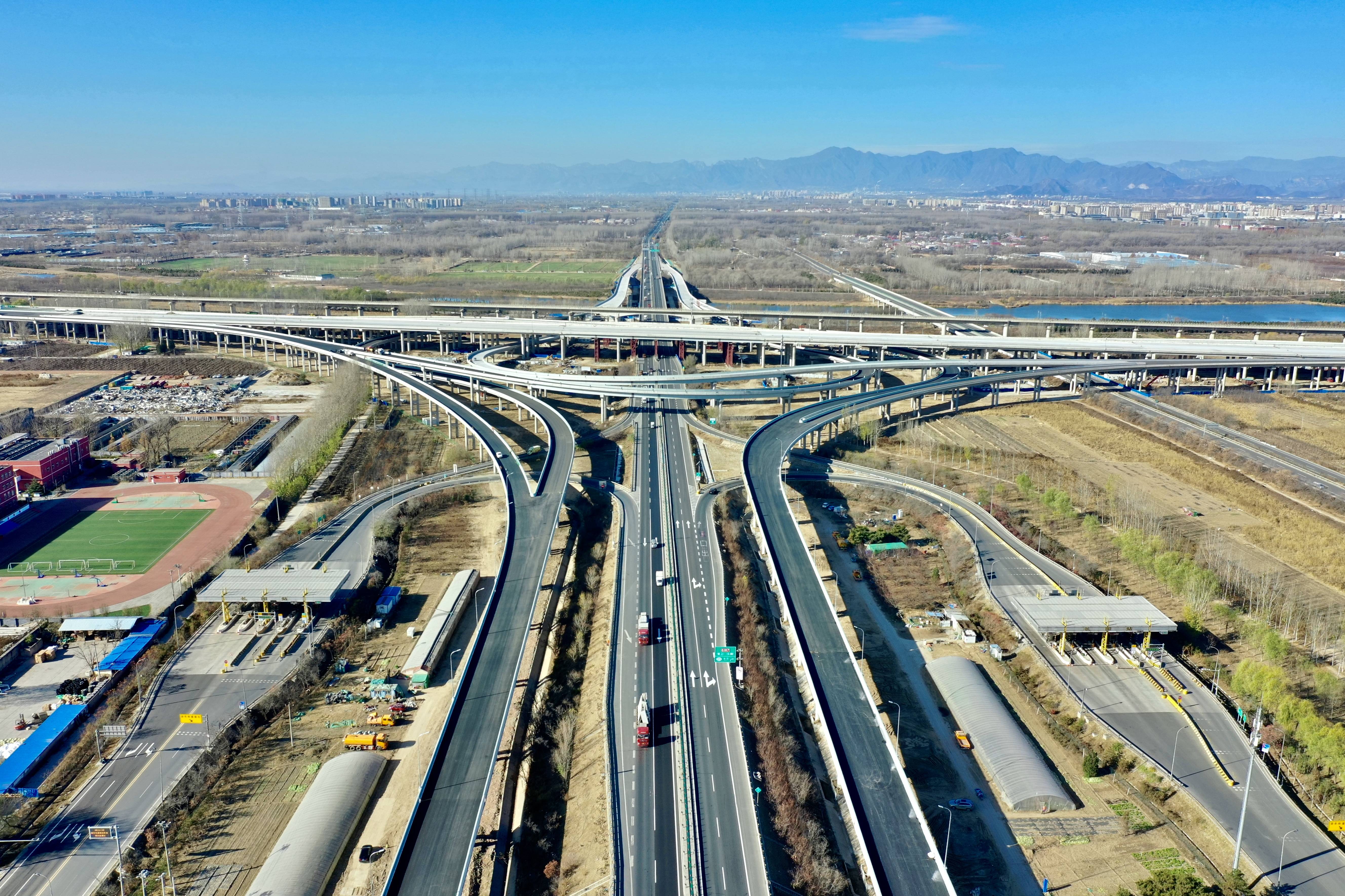 京雄高速(北京段)六环至市界段通车运营