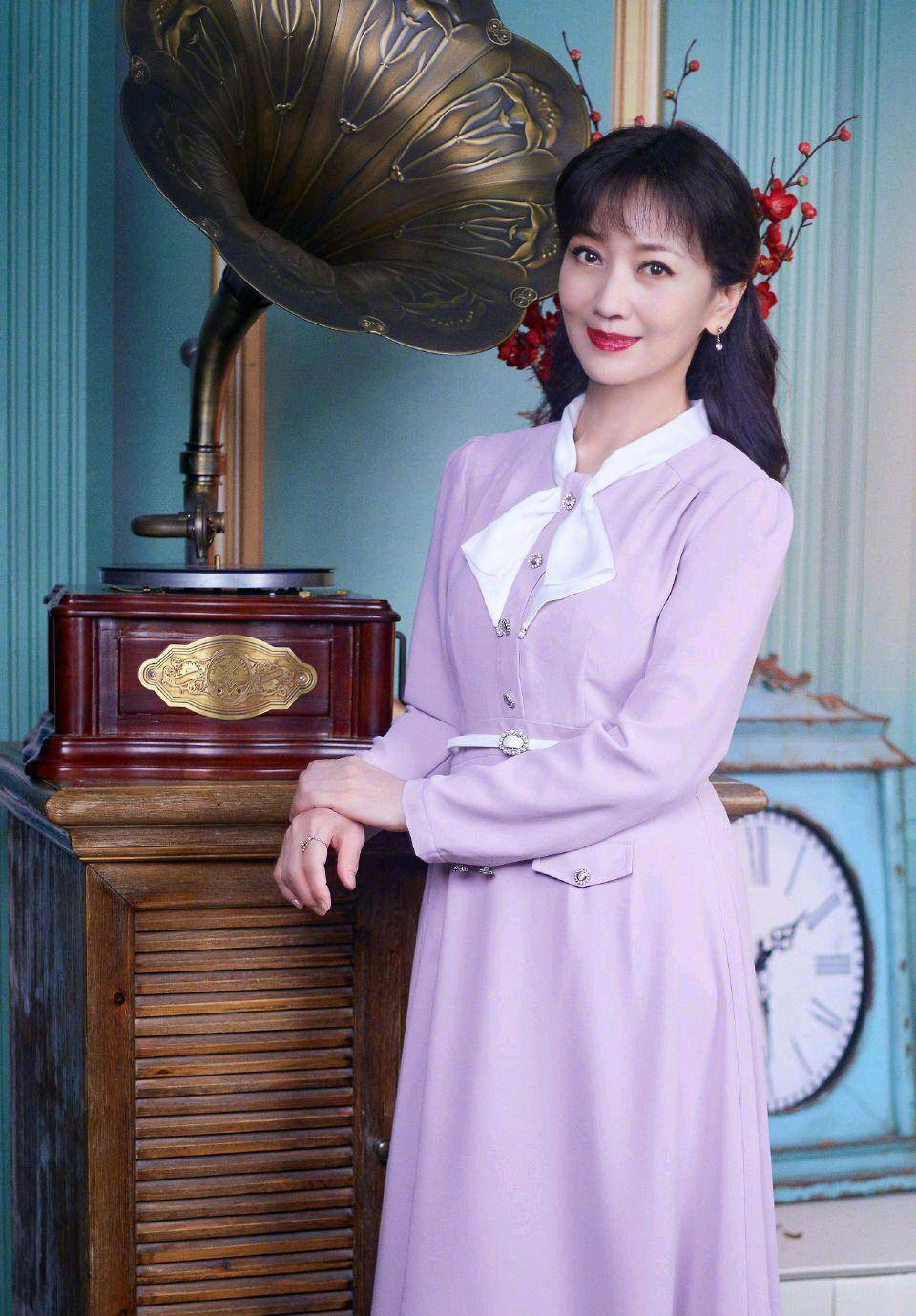 69岁赵雅芝真贵妇!