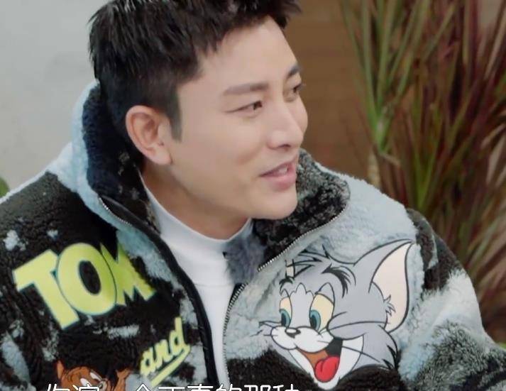 李斯丹妮"职业假笑女孩",众人展示假笑,万茜郁可唯居然是最佳_贾乃亮