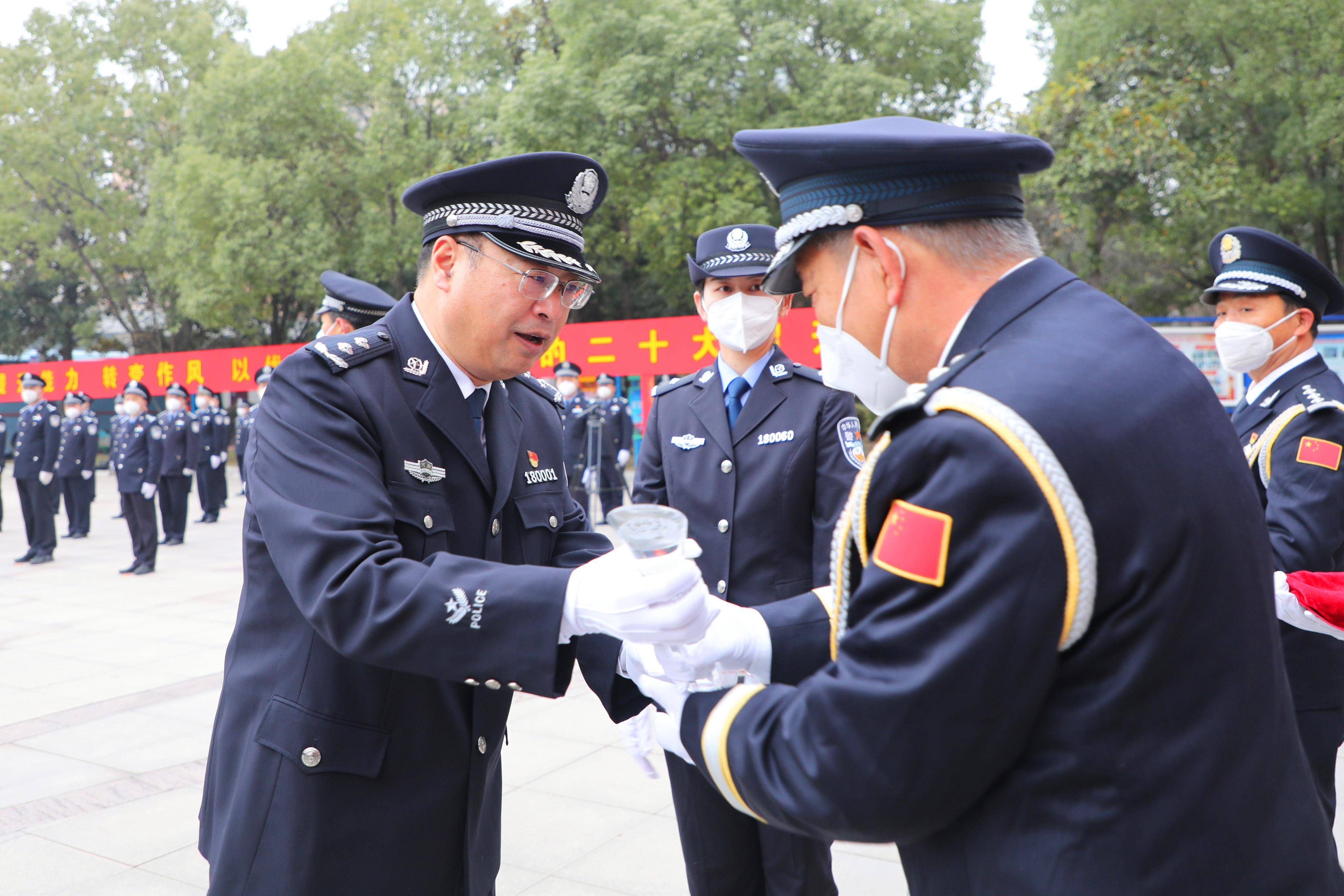 南阳市公安局举行系列活动隆重庆祝第三个中国人民警察节_鲁文明_建设
