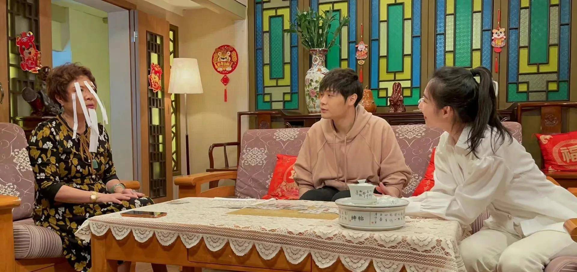 康枝子和康天佑的扮演者因为升学及工作问题双双退出