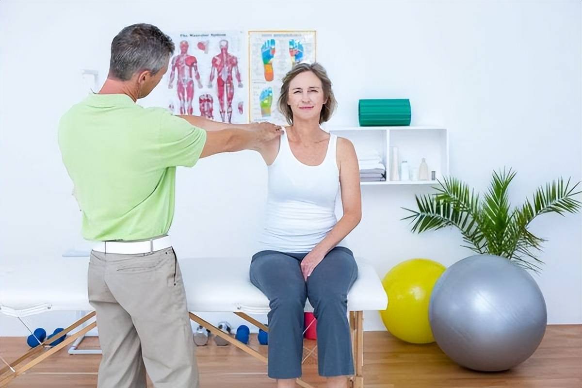 自测肩周炎可以用哪些方法(肩周炎一般经历哪三个阶段)
