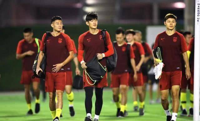 鸟",成为第一个"打破回家处理家事"谣言的球员,这么做对于他的国足