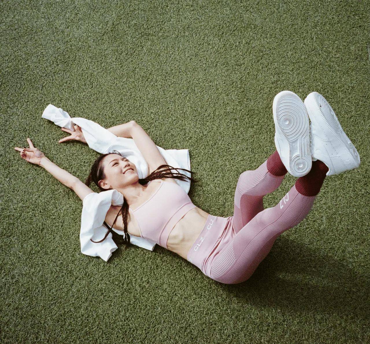 周秀娜外出健身,粉色运动服展现曼妙身姿,妥妥的粉色少女系_气质_锻炼