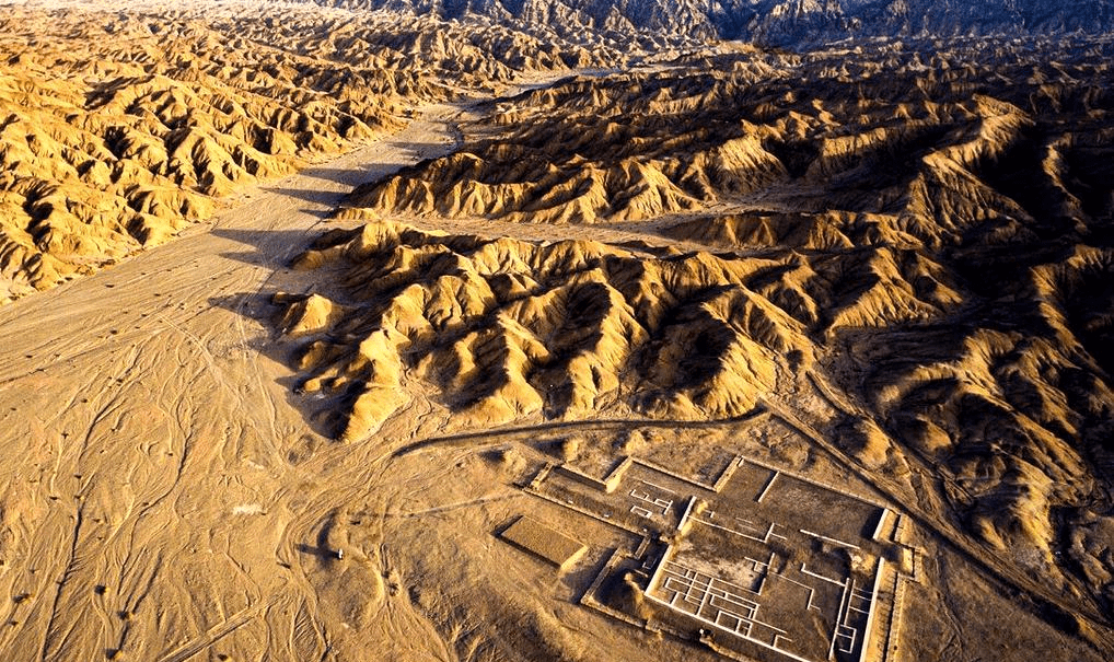 悬泉置和锁阳城两个遗址可放在敦煌东线中参观,不过前者看点不多,所