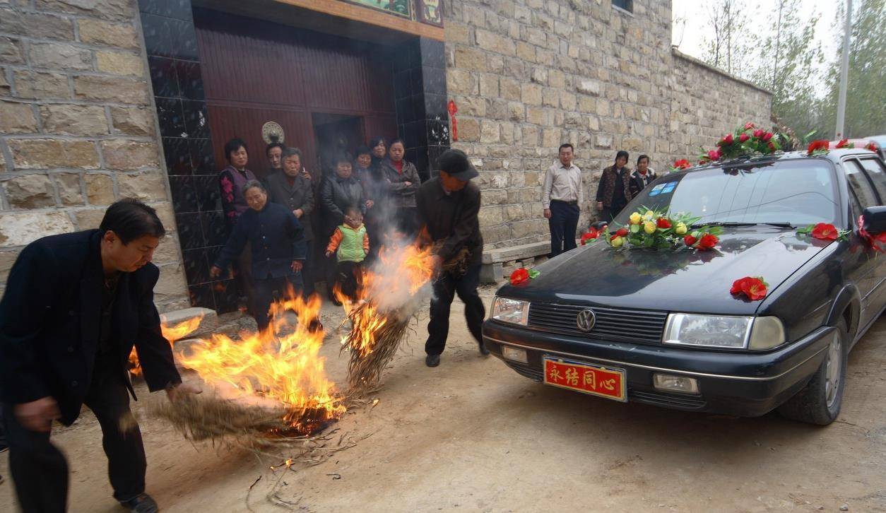 娶亲当天坐地起价,你还真把我当傻子了?这婚我不结了_阿梅_日子_岳父