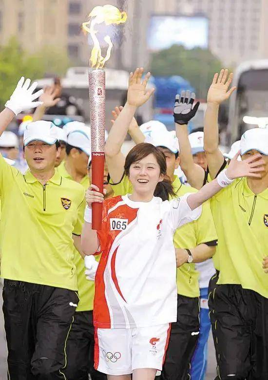 她是唯一担任北京奥运火炬手的外国明星,因对华不当言论被封_张娜拉