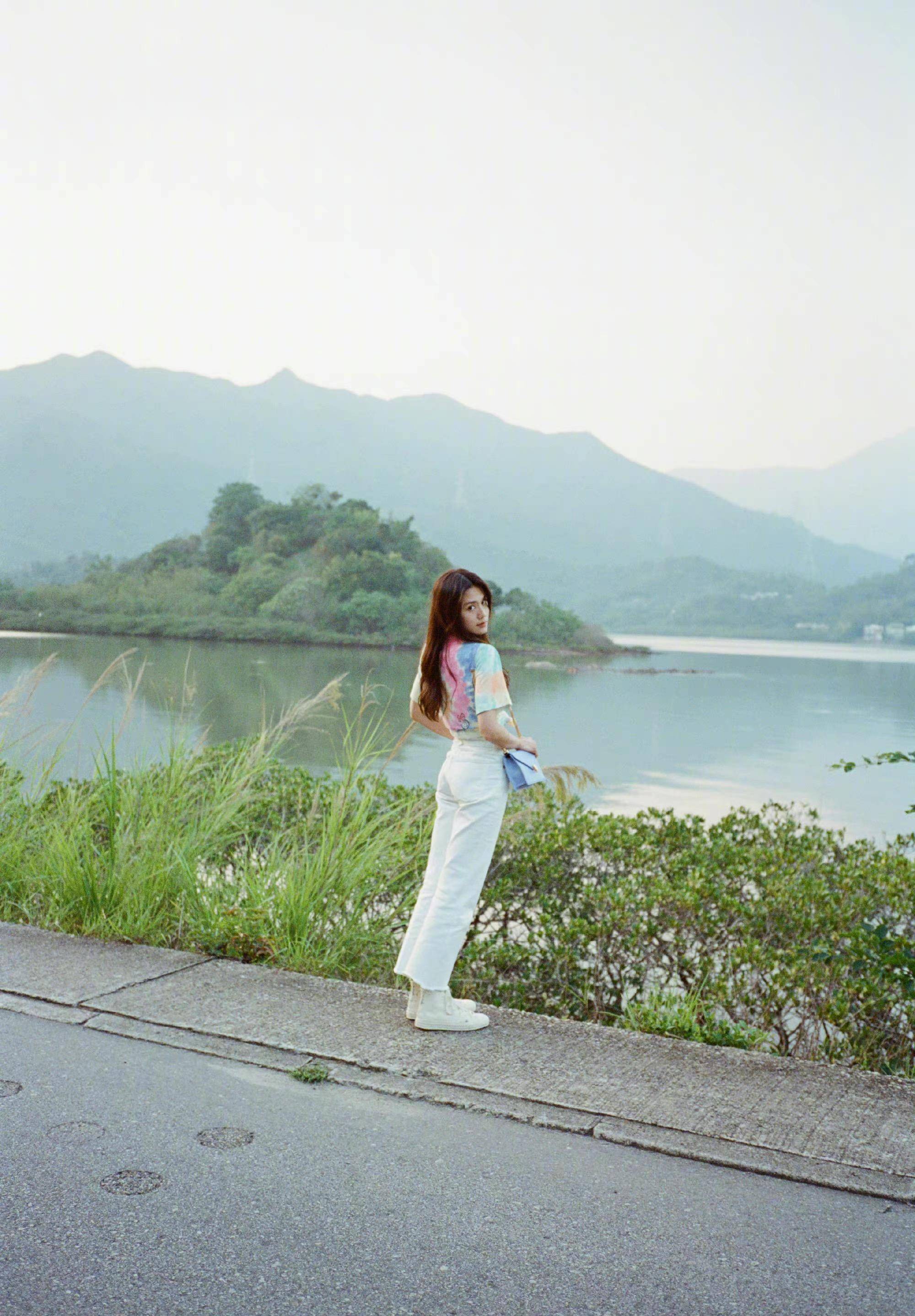 周秀娜外出健身,粉色运动服展现曼妙身姿,妥妥的粉色少女系_气质_锻炼