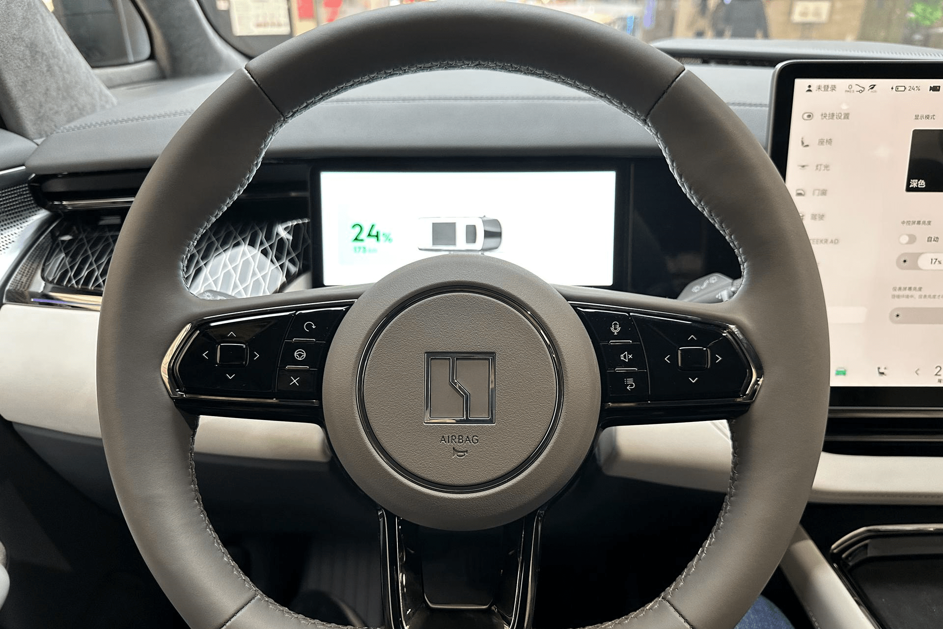 49.9万元起值得考虑吗?实拍极氪009 定位纯电动中大型MPV_搜狐汽车_搜狐网