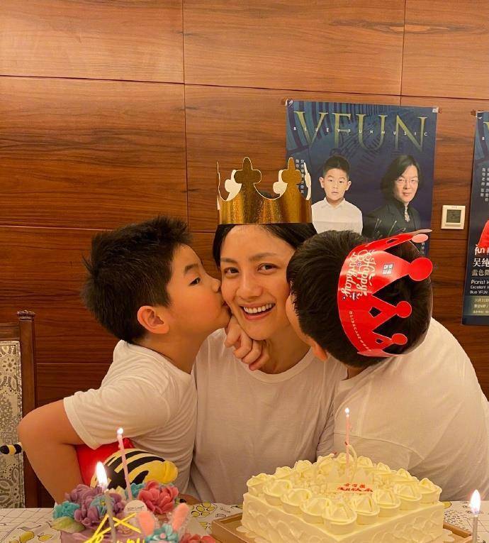 沙溢深夜晒自拍被粉丝嫌弃,喝多后想安吉和小鱼儿了_胡可_妈妈_生日