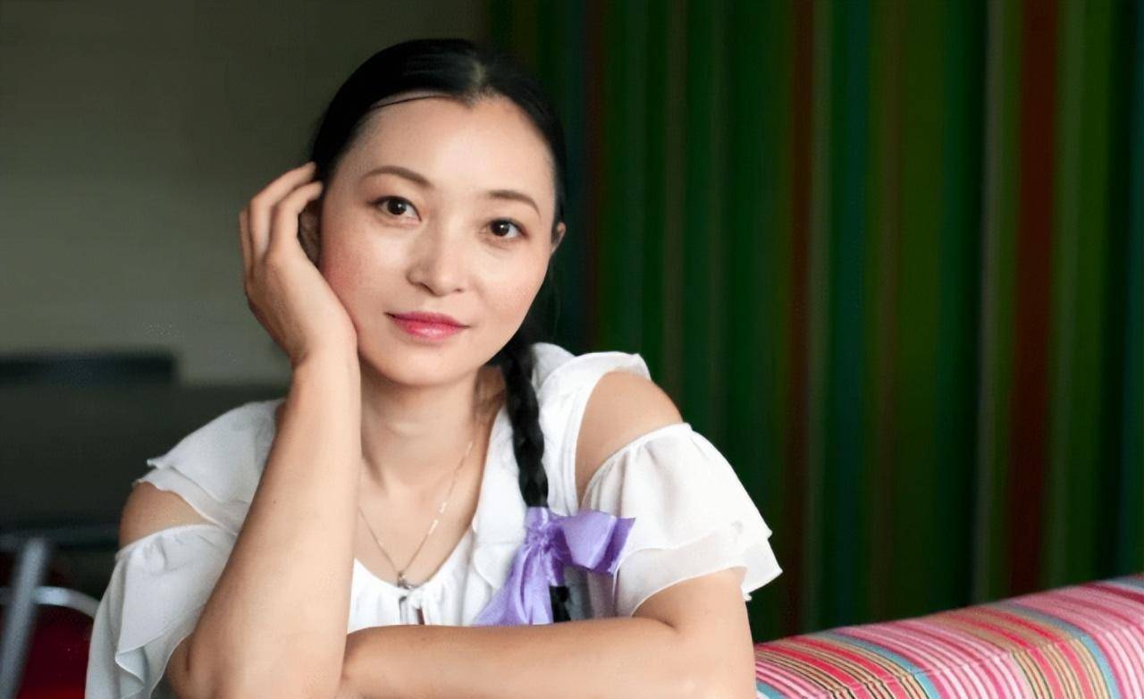 李微漪"中国第一狼女":十年前卖房救狼养狼,十年后与狼再相逢_格林