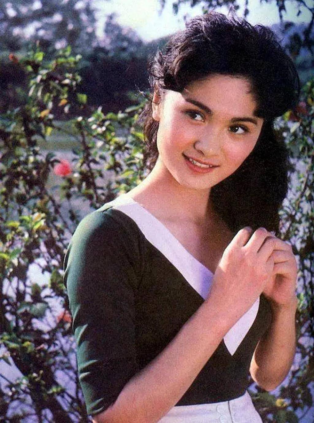 《白桦林中的哨所》,卢君韩月乔主演,如今的卢君与从前判若两人_陆星