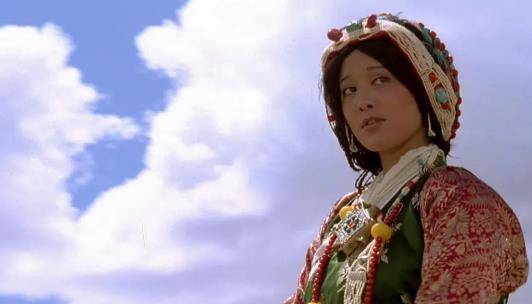 宁静也是通过《红河谷》认识了国外演员保罗·克塞并相恋.