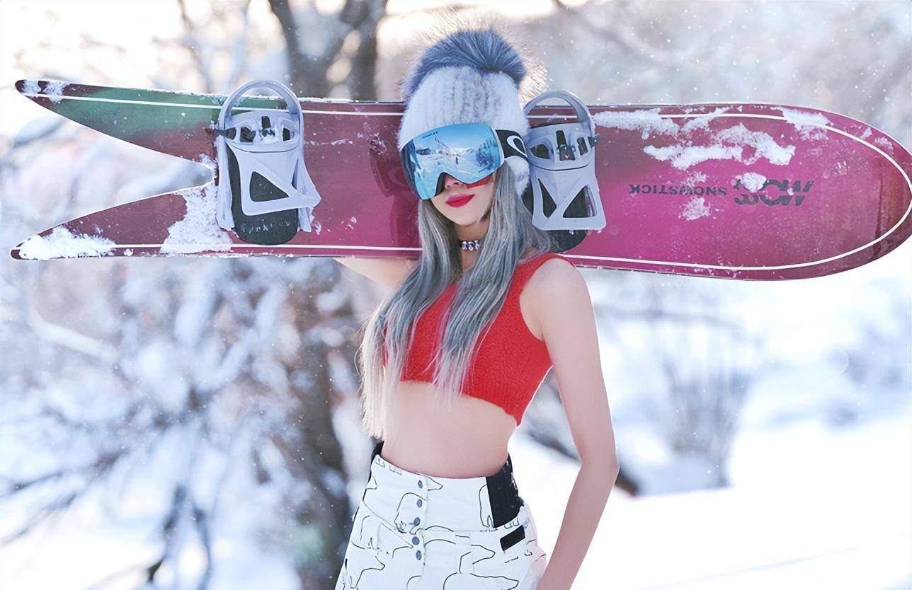 蒋丽莎雪中秀美腿!