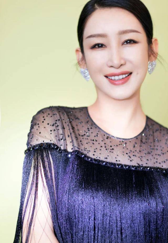 "最丑影后"秦海璐|靠底气尽显"御姐"霸气风格_角色_什么_经典