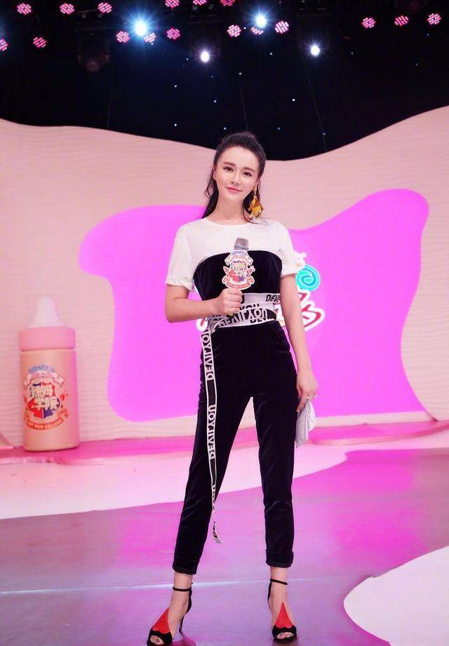 冉莹颖发福不少!