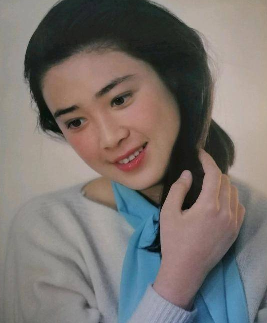 90版《封神榜》:傅艺伟穿比基尼太性感,大21岁男星坦言不敢看她