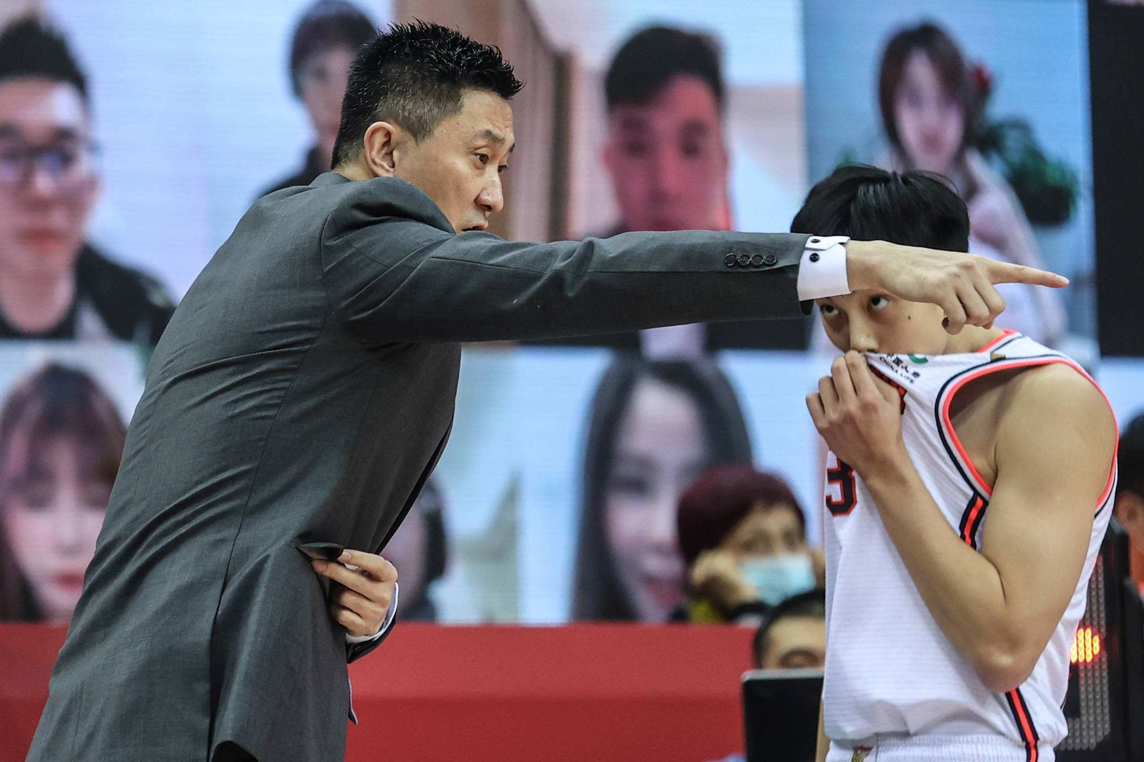 周琦胡明轩同时亮相 杜锋排兵布阵成谜 最强3d无法出场_伊朗队_受伤