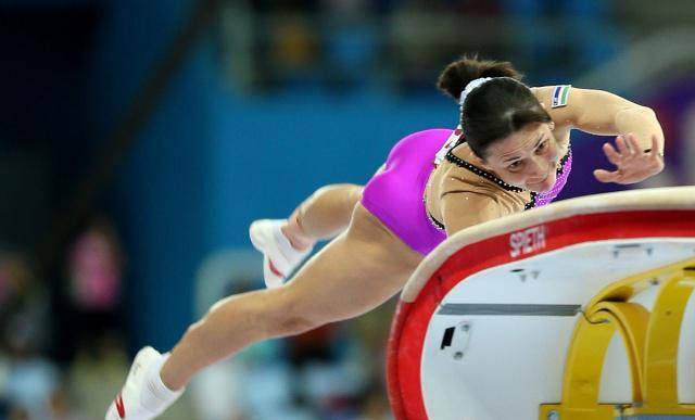 体操项目男子跟女子的项目不同,女子项目分为跳马,高低杠,平衡木,自由