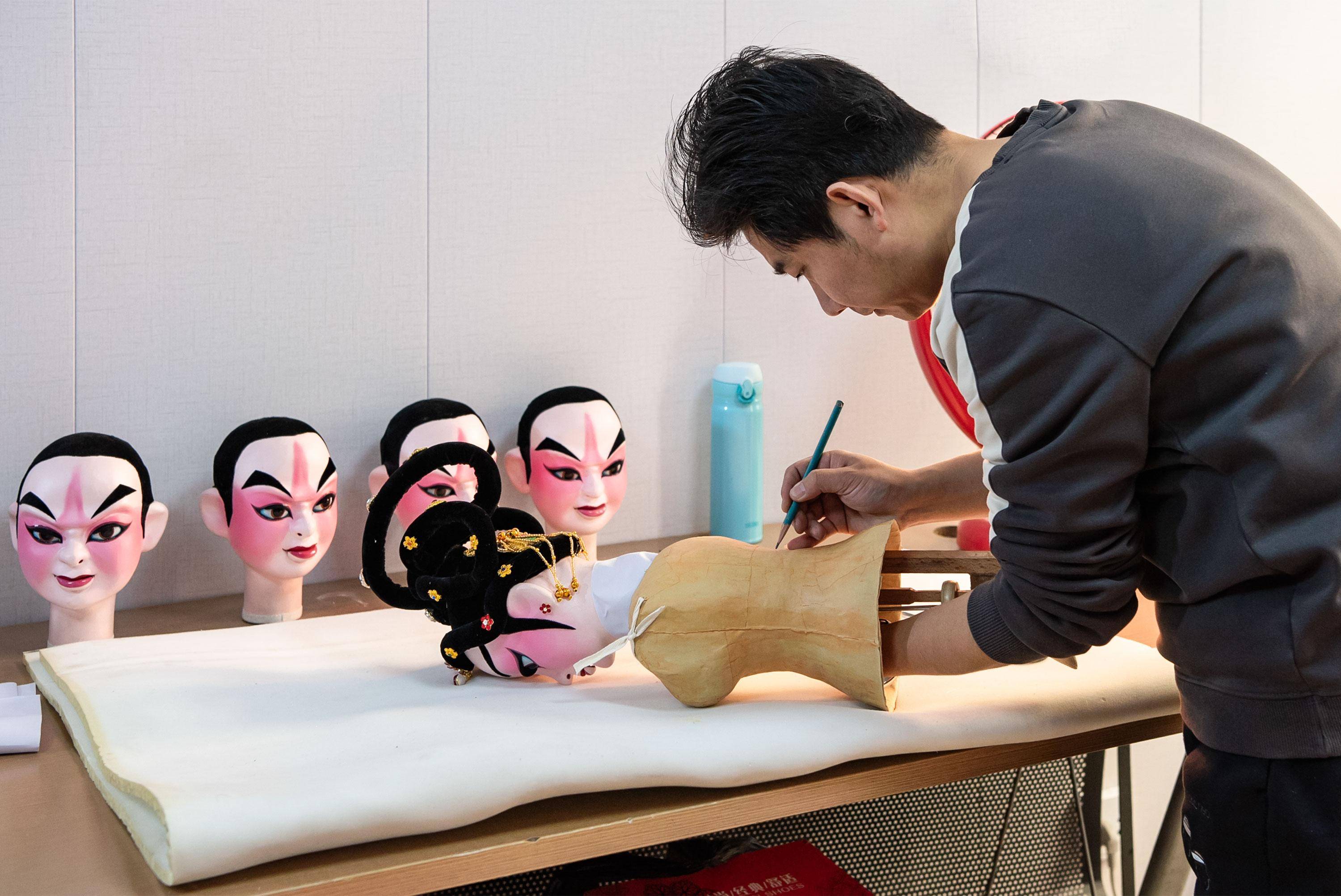 孝义:匠心传承"偶"塑灵魂_王茂伟_木偶戏_工艺美术