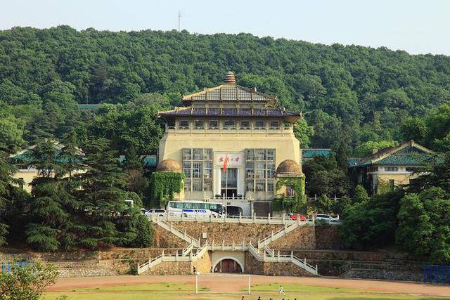 武汉高校：“一校一山头”，珞珈山、伏虎山、狮子山、马房山