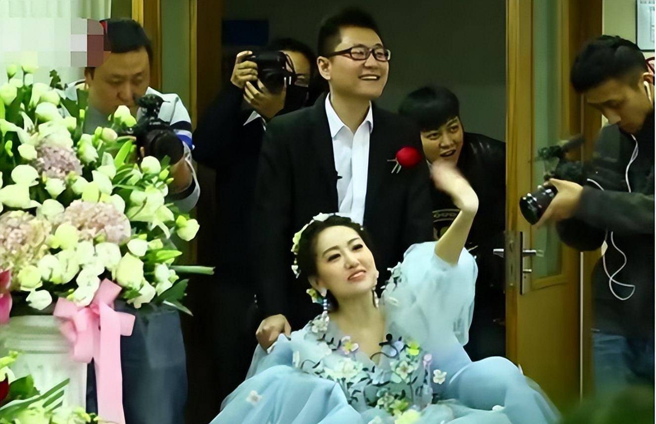 2016年,患癌女孩为自己办追悼会,亲友落泪她笑怼:给我憋回去_王越