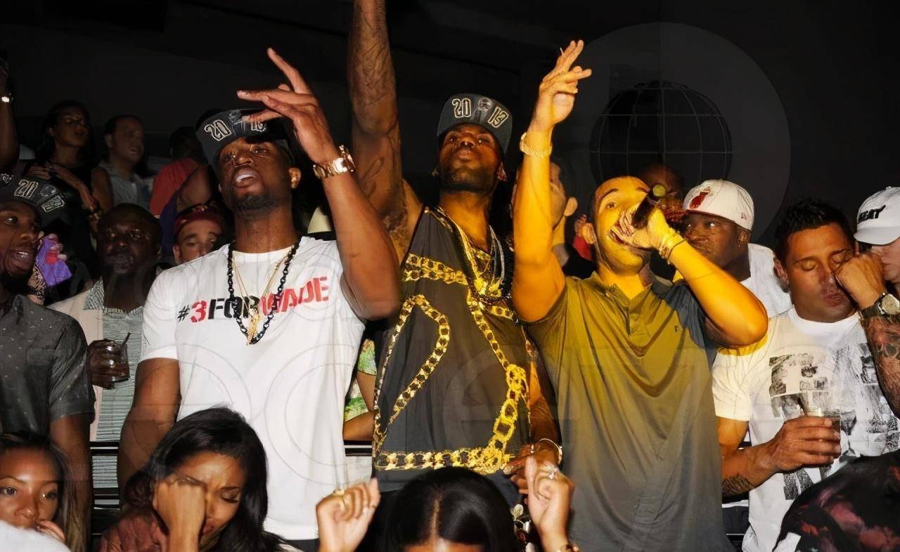 nba球星大都喜欢去夜店,你知道他们一次消费多少钱吗?_波什_哈登_退役