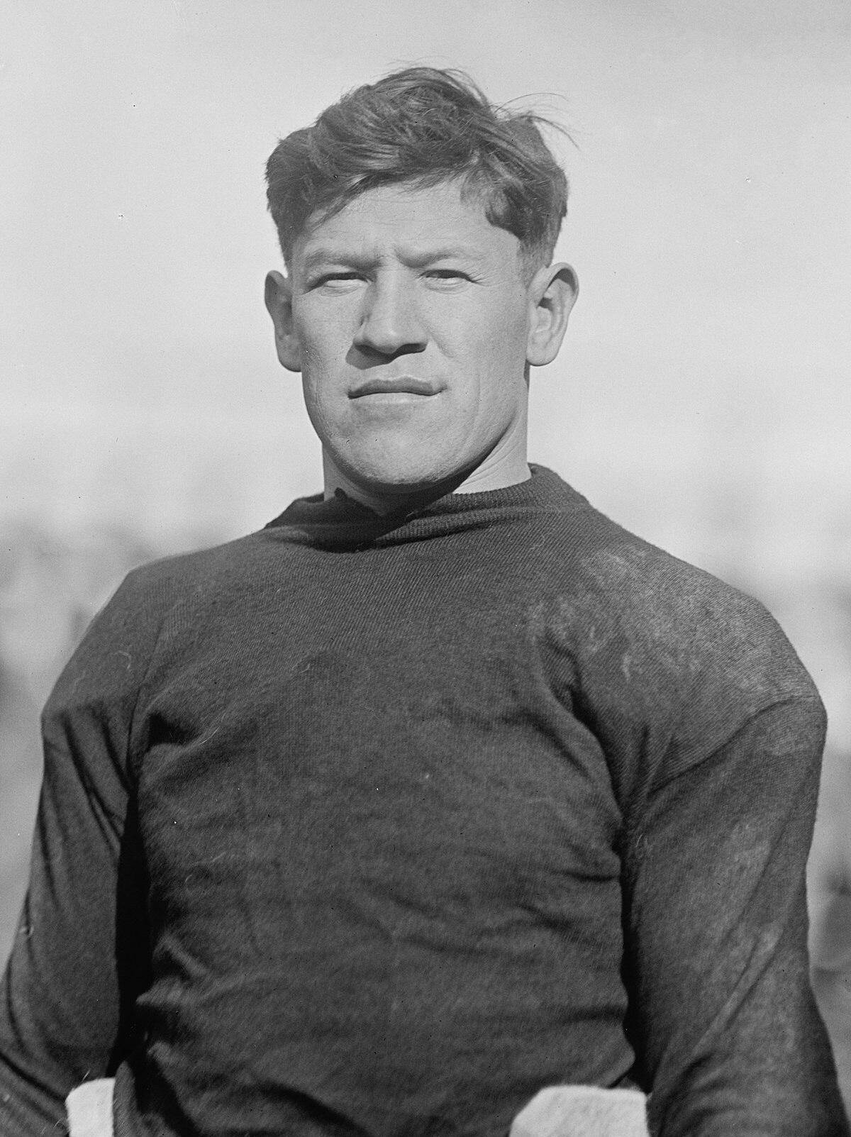 穿着一大一小两只鞋,他照样获得了奥运冠军_吉姆·索普_主义_奥运会