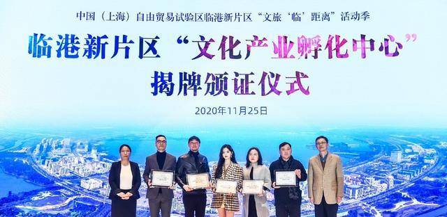 巴黎时装周超模介绍_巴黎时装周杨颖_杨超越巴黎时装周