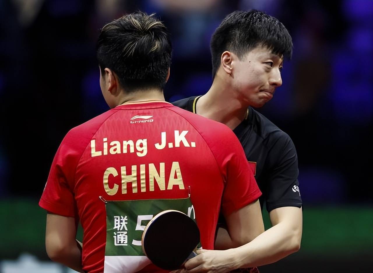 国乒军训,马龙和梁靖昆对比惨烈:一个像班长,一个像伙夫!