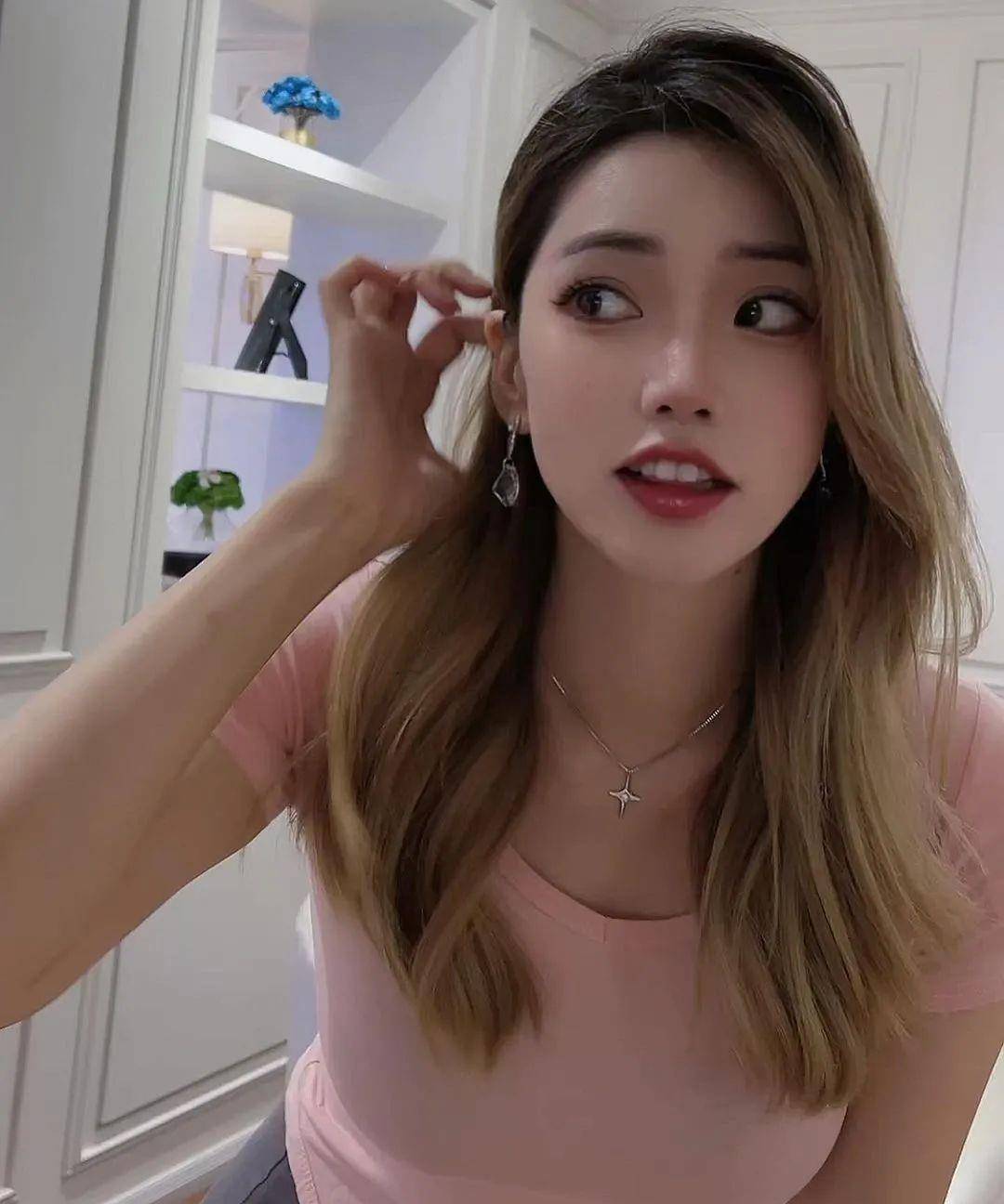 国产网红小蓝蓝,辣度指数爆表的御姐范女神_韩漫_中国_身材