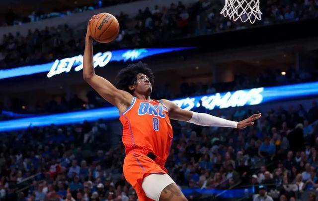 三分球4中0,仍然轻松砍下21 3 6,替补席的以赛亚乔13中8得到21